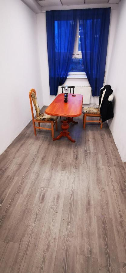 Hostel Powstaniec Wola - Private Rooms Varşovia Exterior foto