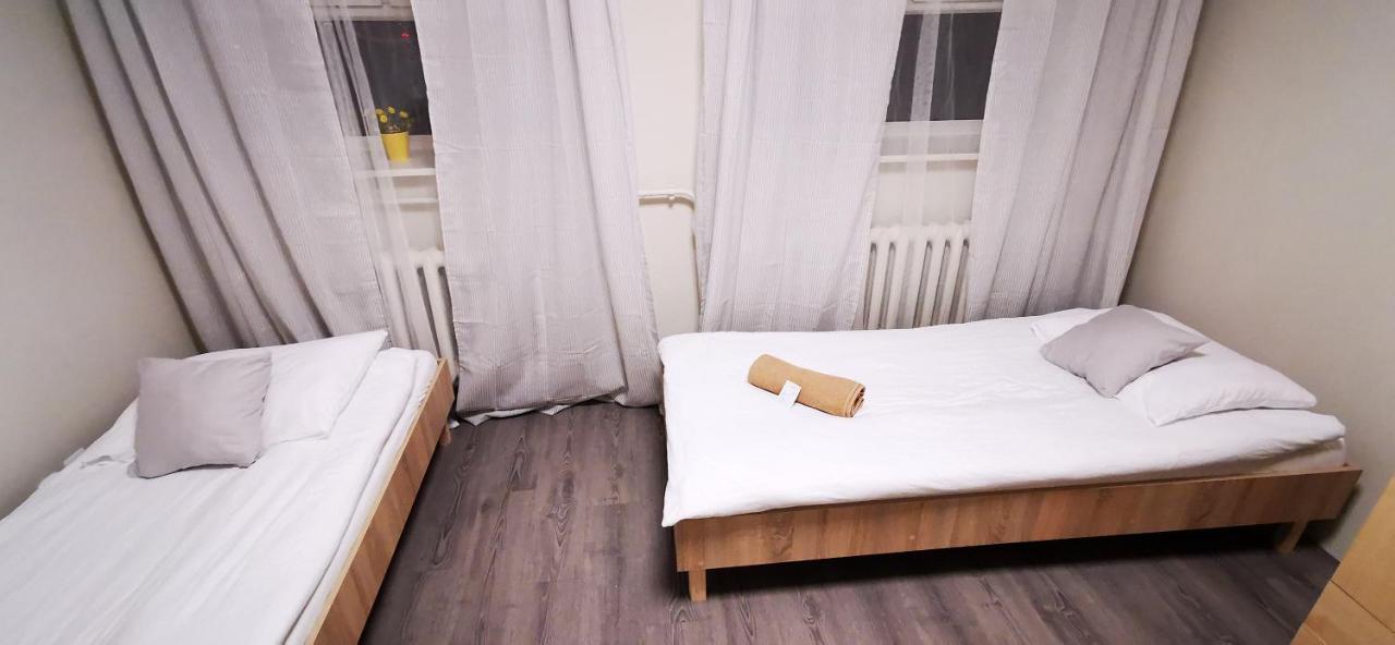 Hostel Powstaniec Wola - Private Rooms Varşovia Exterior foto